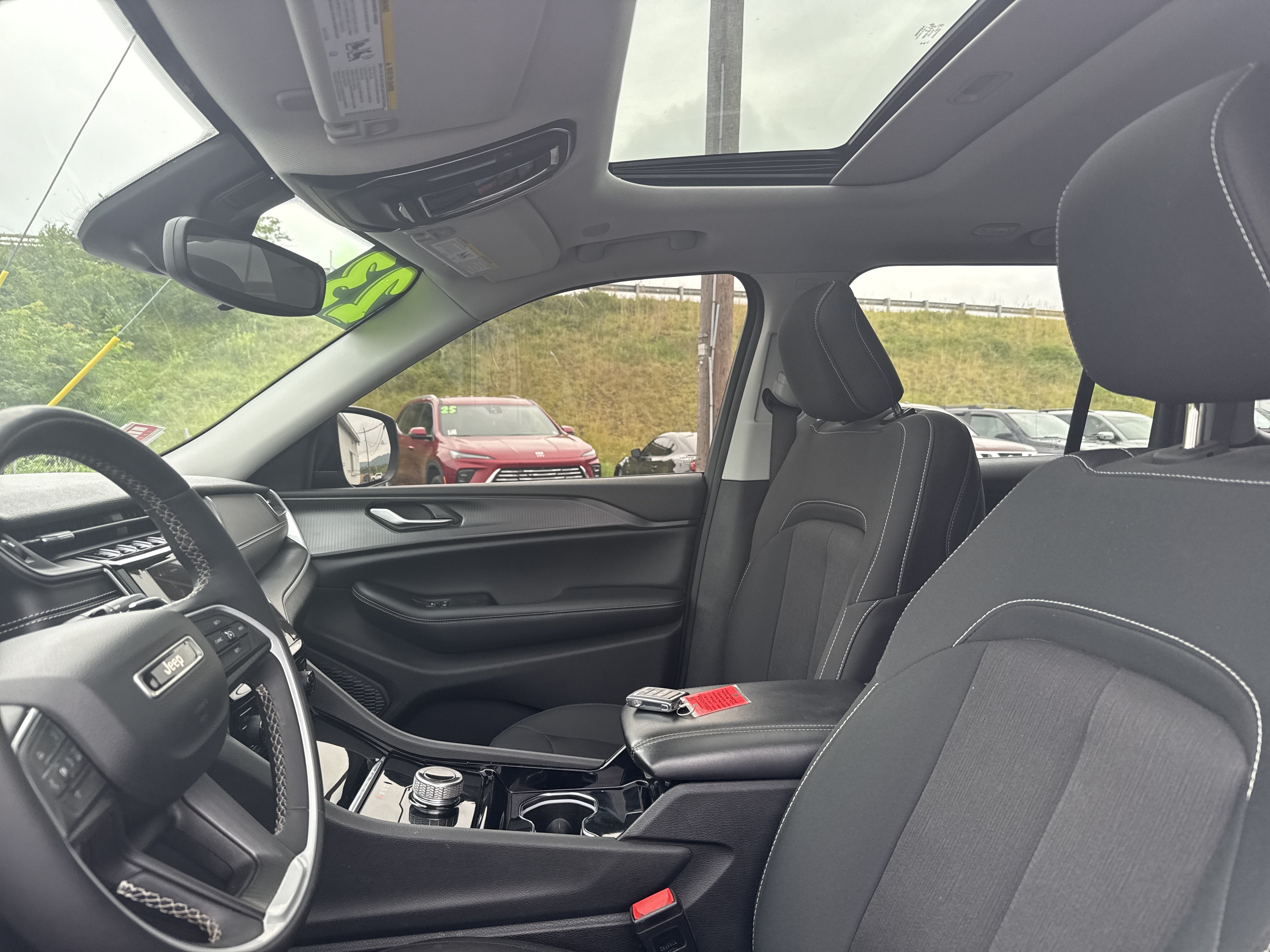 2023 Jeep Grand Cherokee Laredo