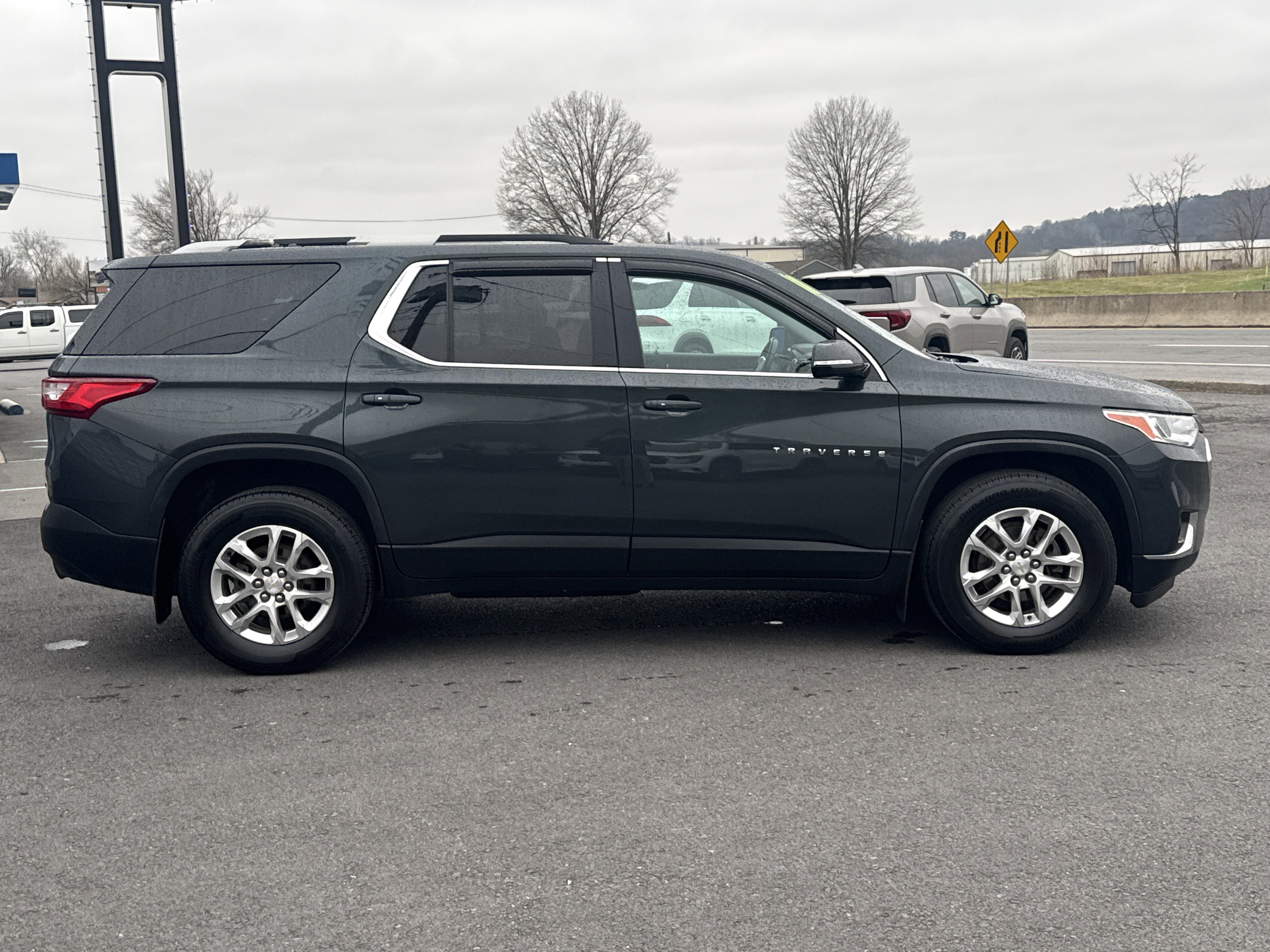 2018 Chevrolet Traverse LT Cloth