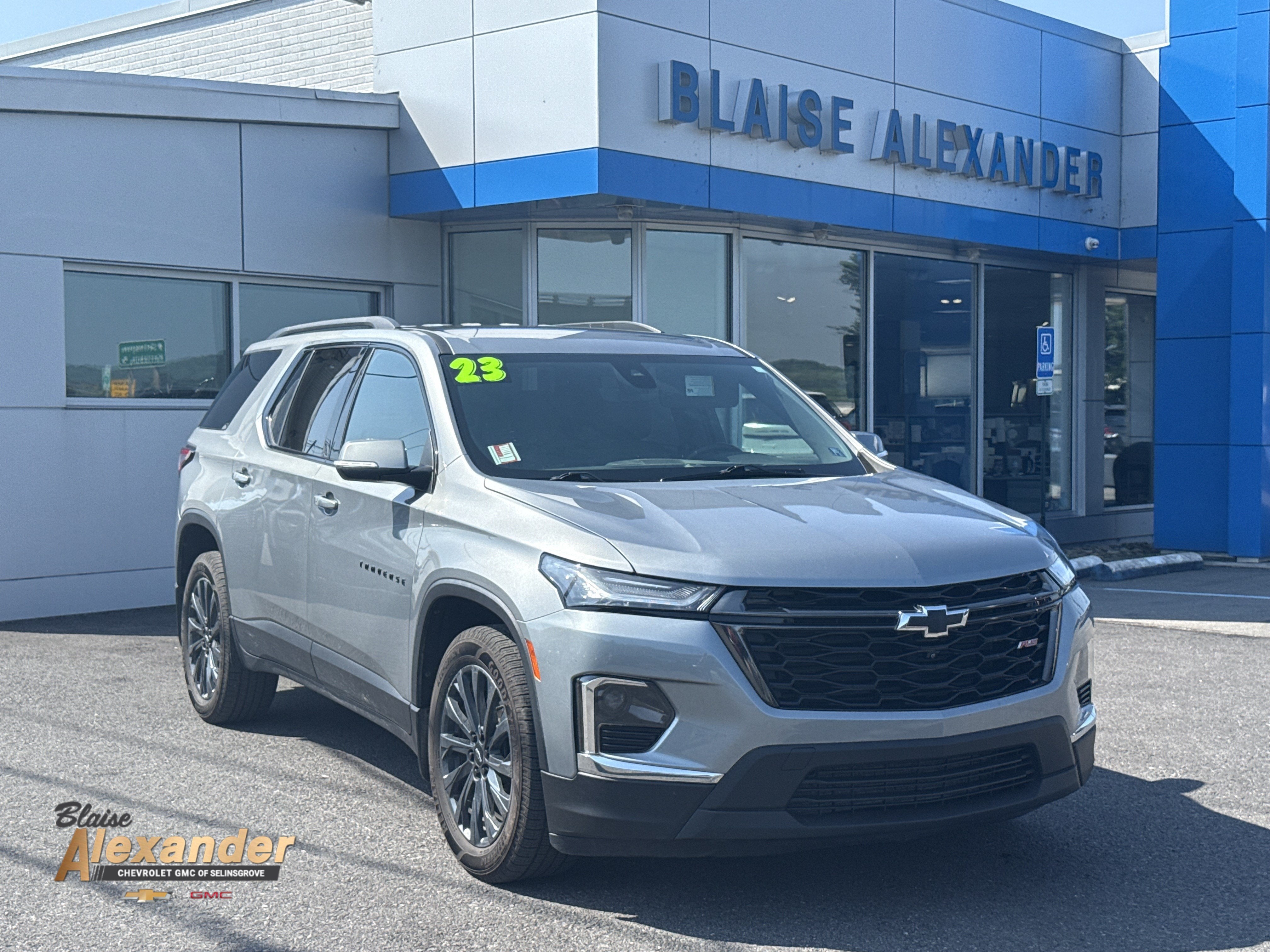 2023 Chevrolet Traverse RS
