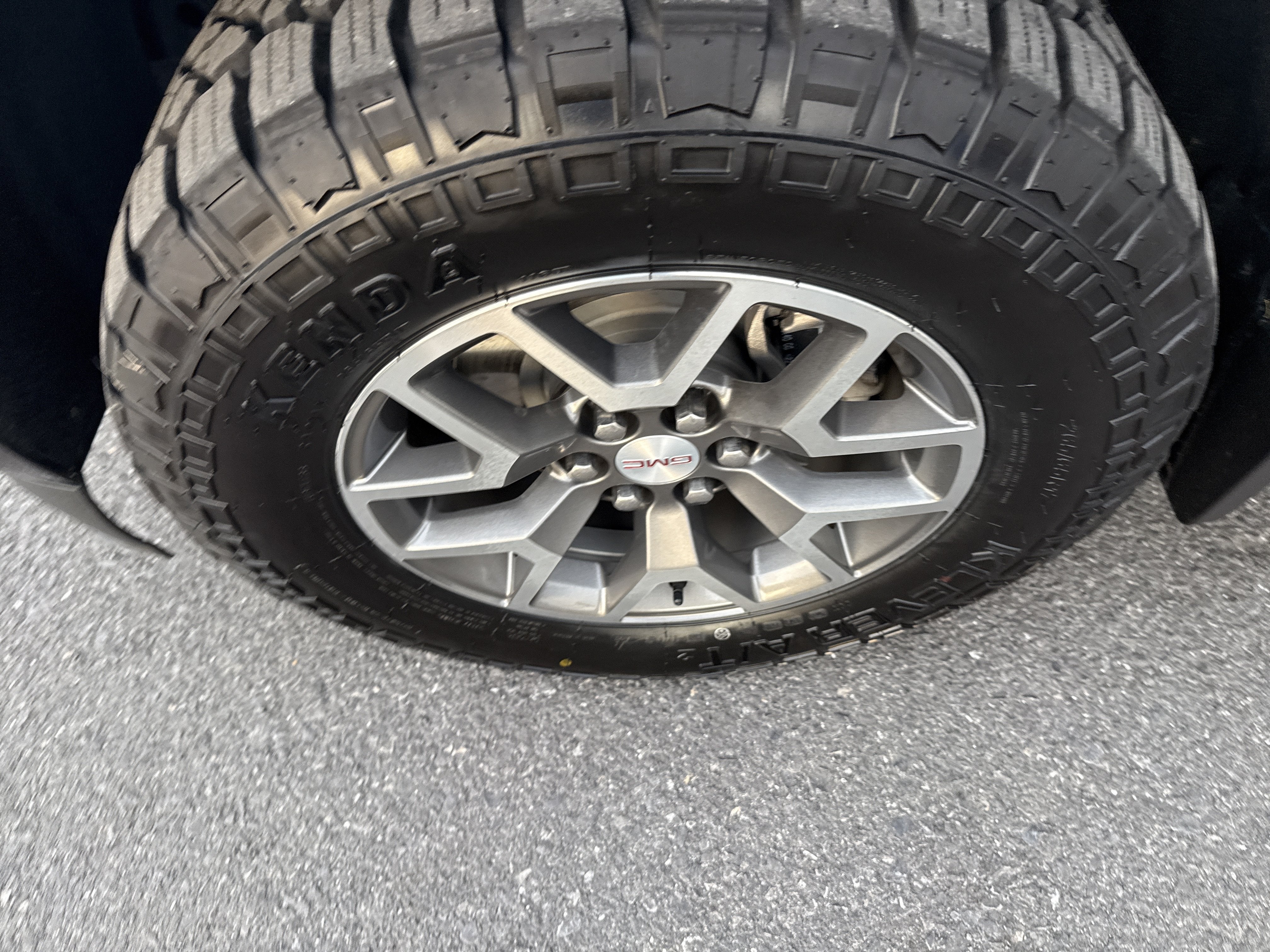 2022 GMC Canyon 4WD AT4 w/Leather