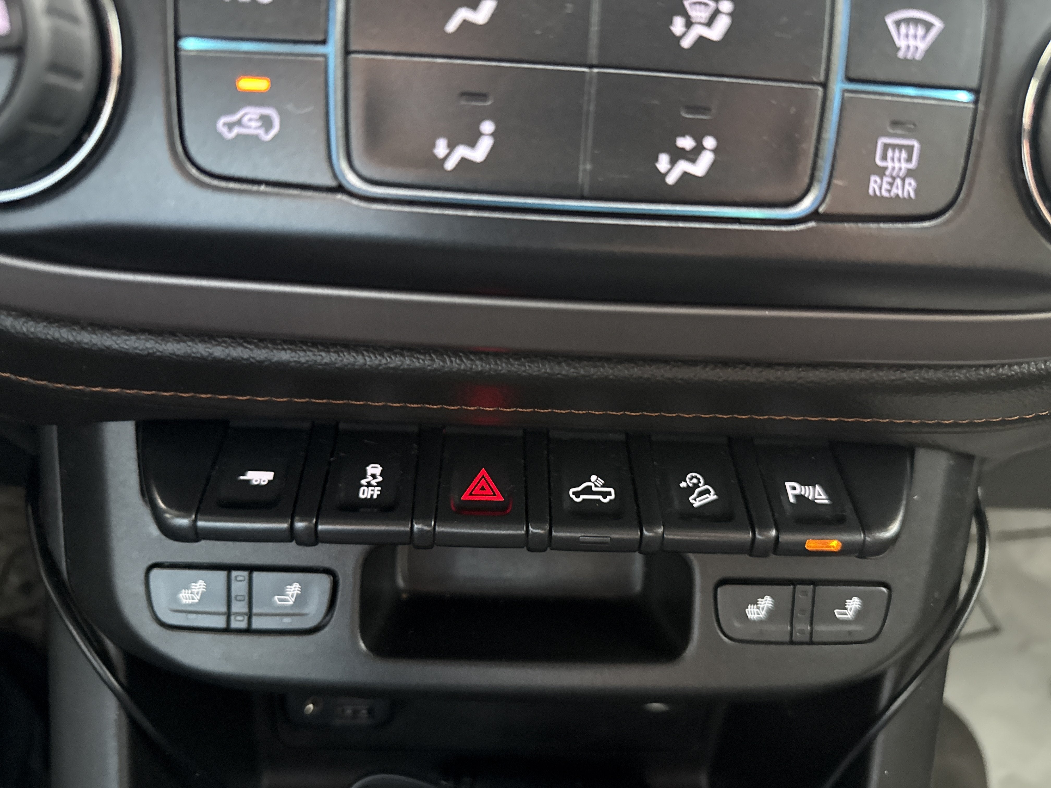 2022 GMC Canyon 4WD AT4 w/Leather