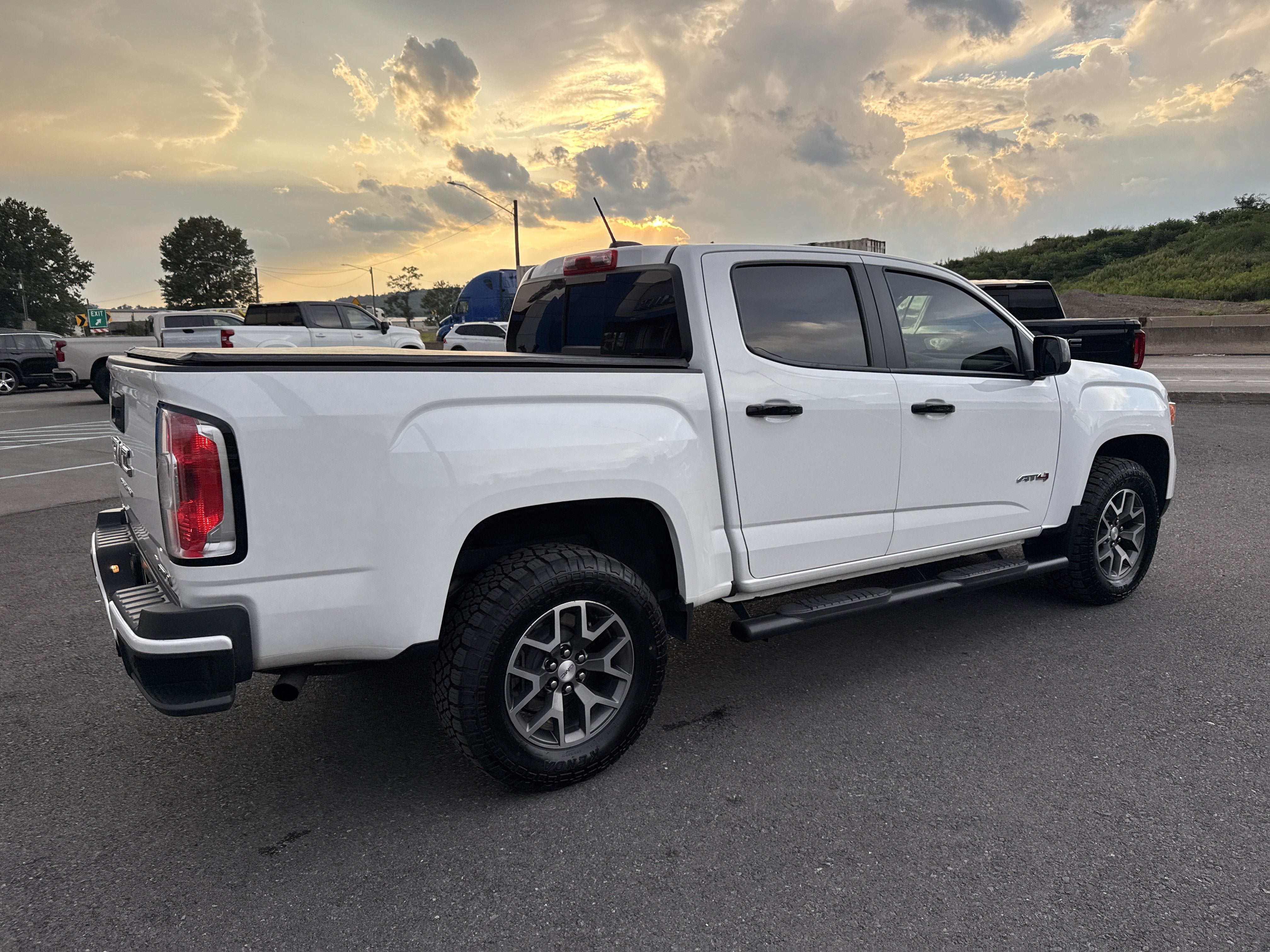 2022 GMC Canyon 4WD AT4 w/Leather