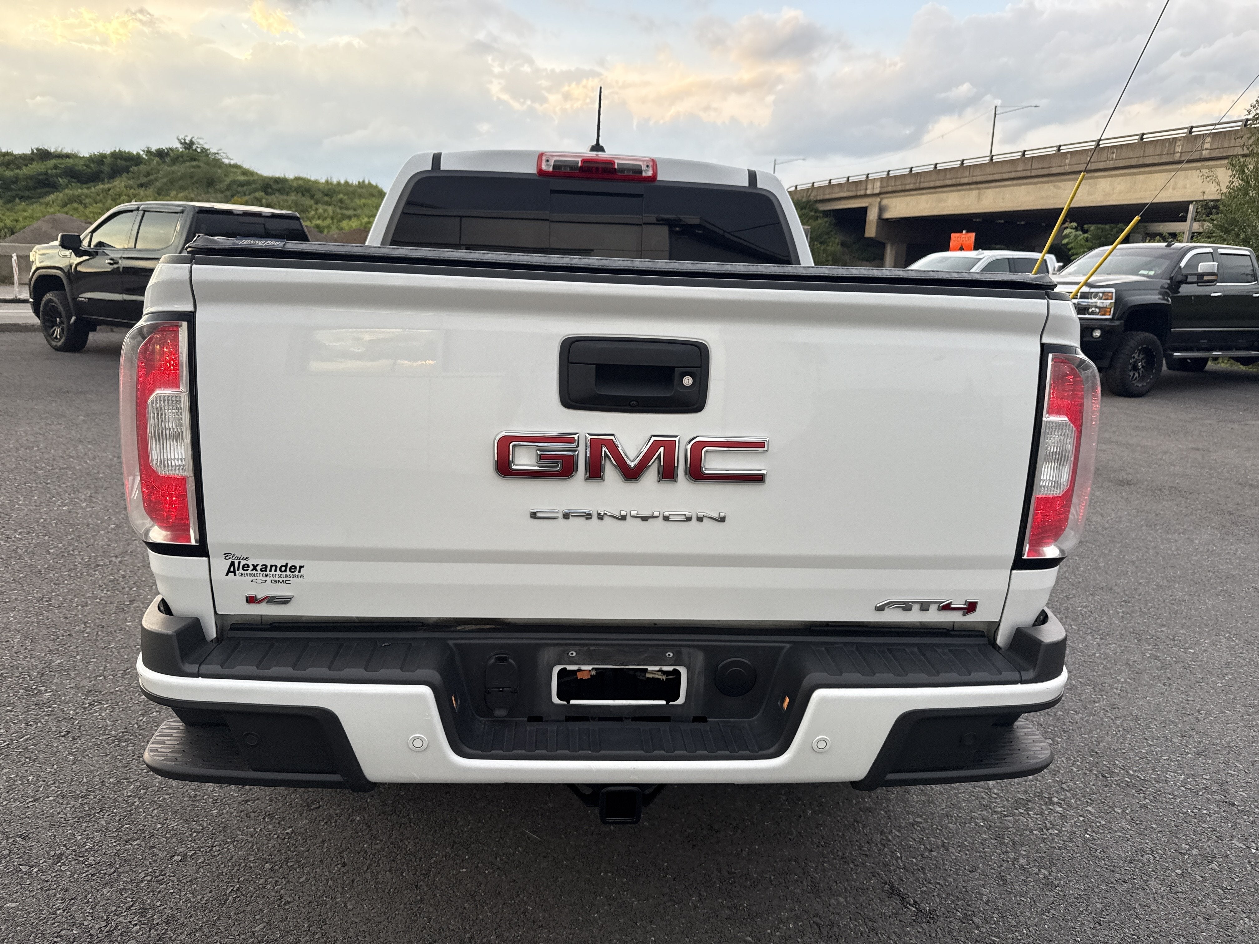 2022 GMC Canyon 4WD AT4 w/Leather