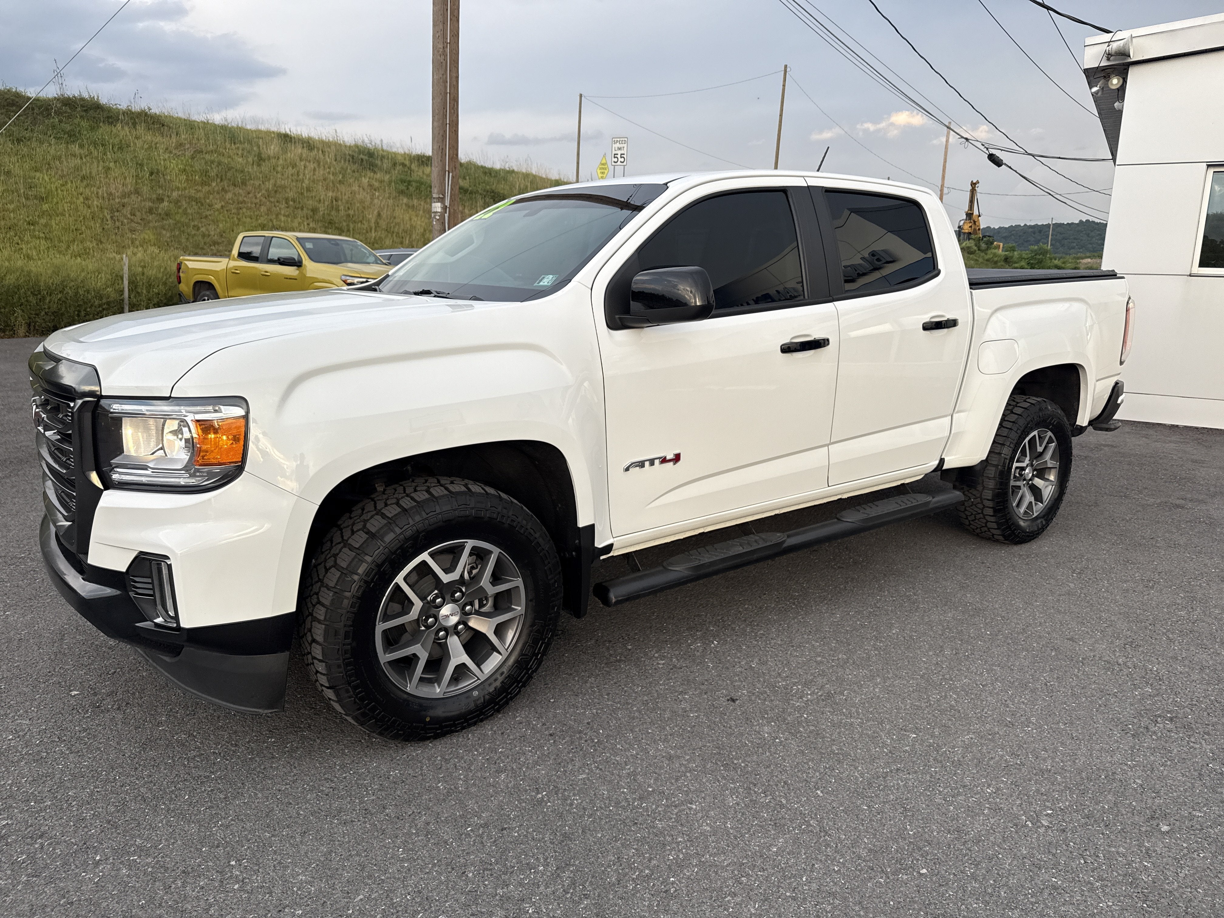 2022 GMC Canyon 4WD AT4 w/Leather