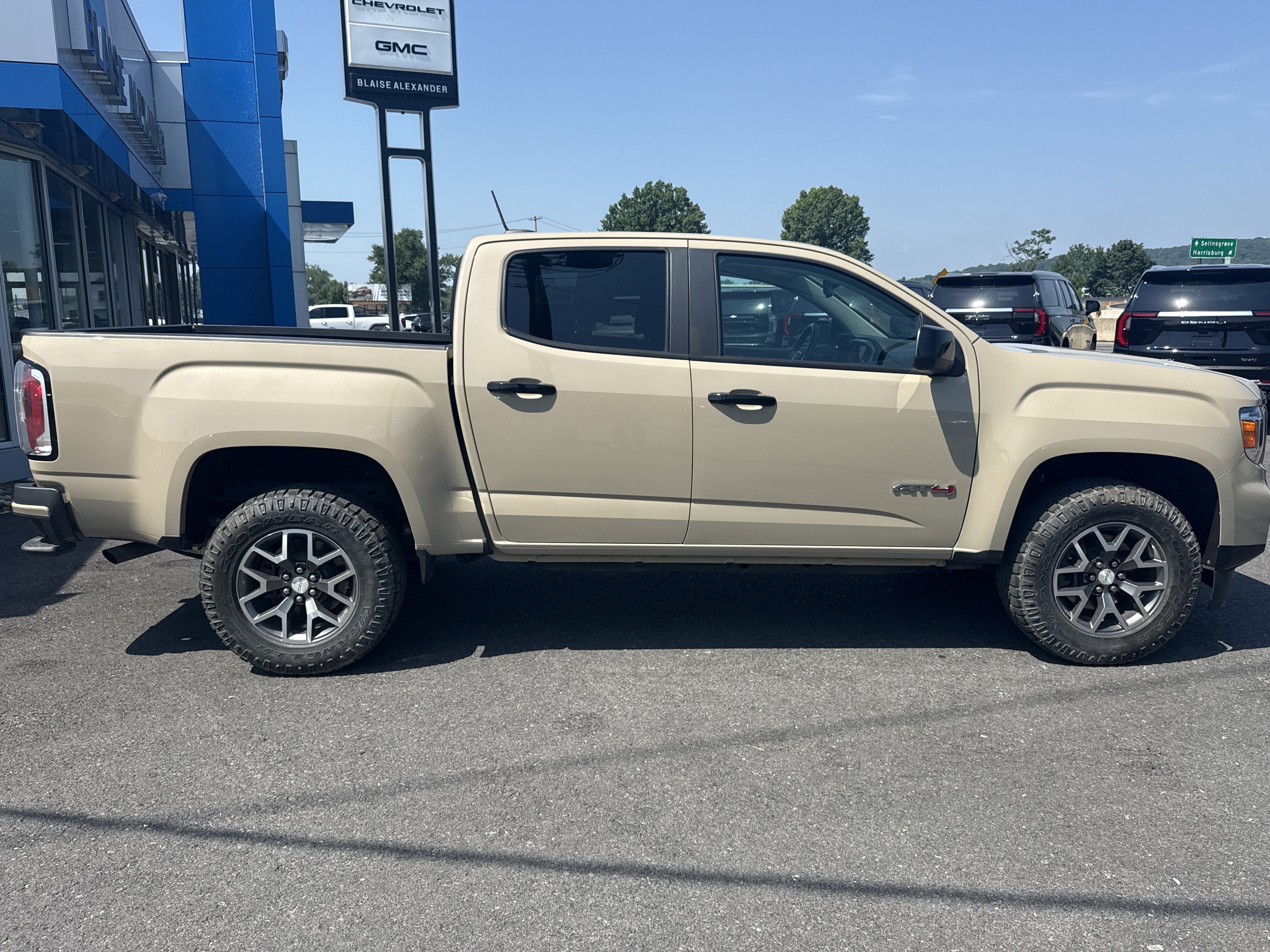 2022 GMC Canyon AT4 - Leather