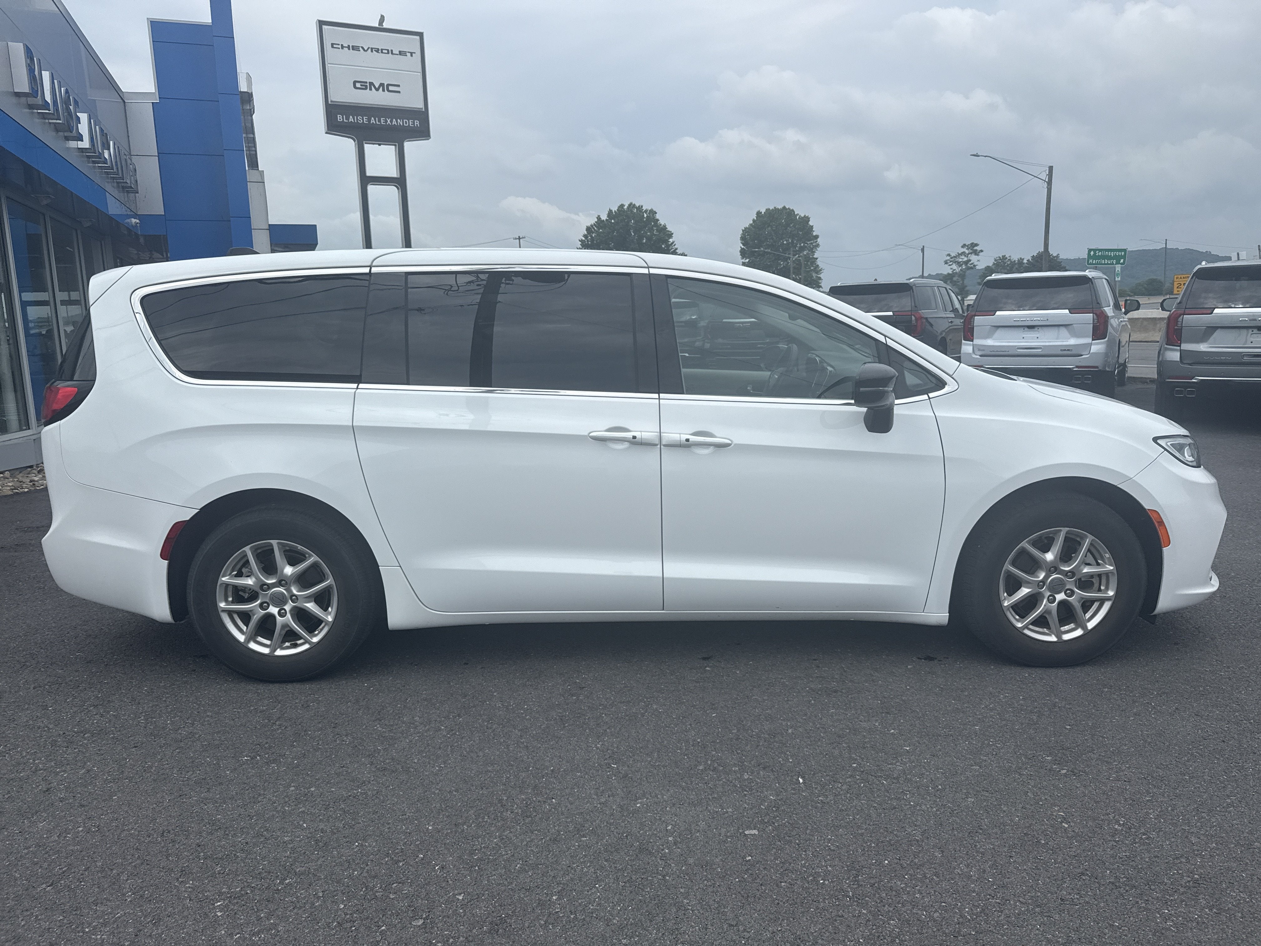 2024 Chrysler Pacifica Touring L