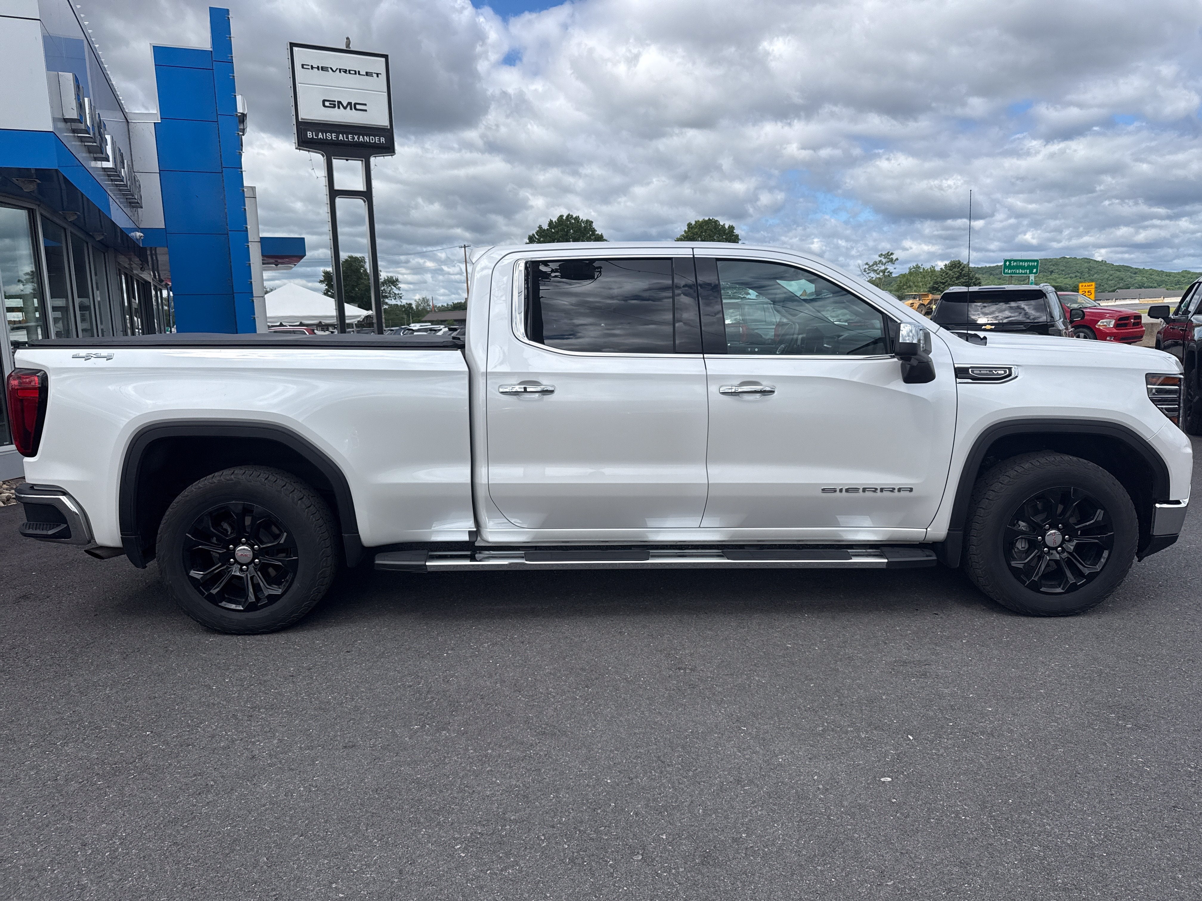2025 GMC Sierra 1500 SLT
