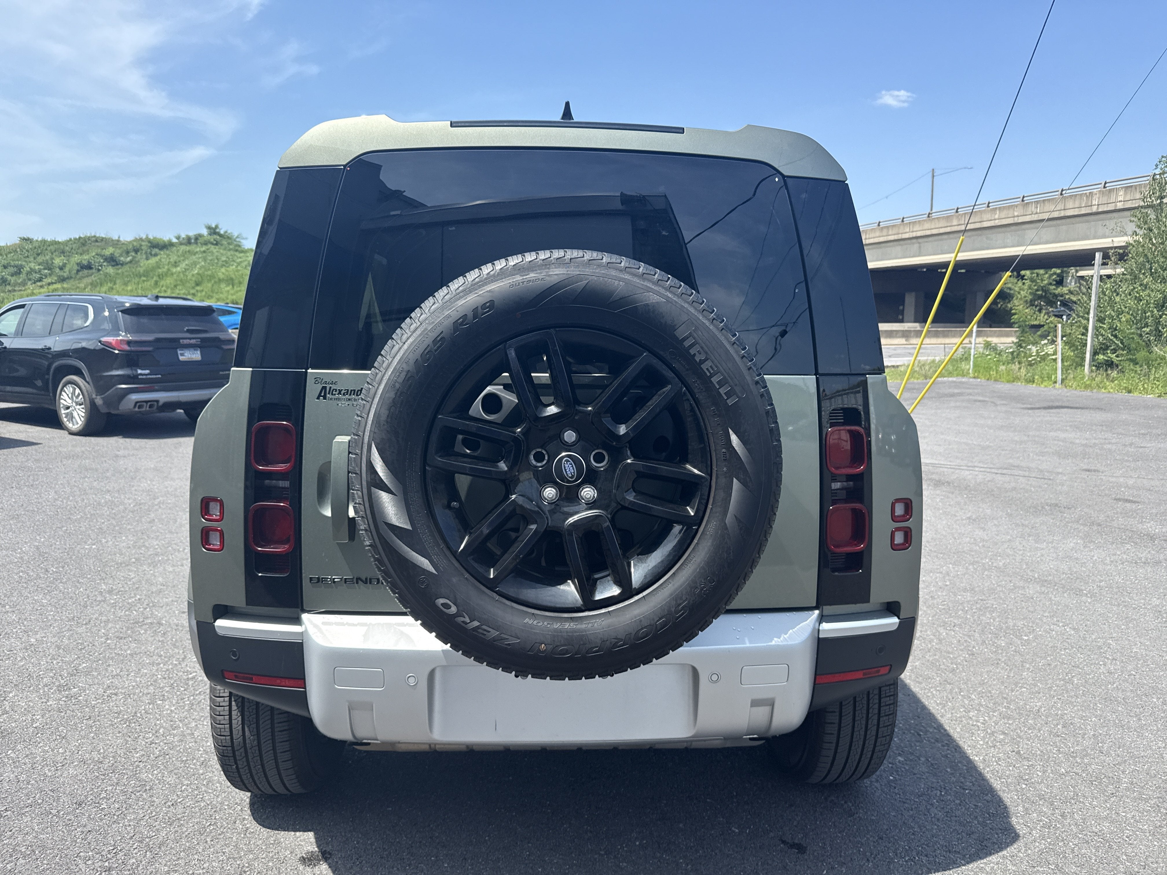 2025 Land Rover Defender S
