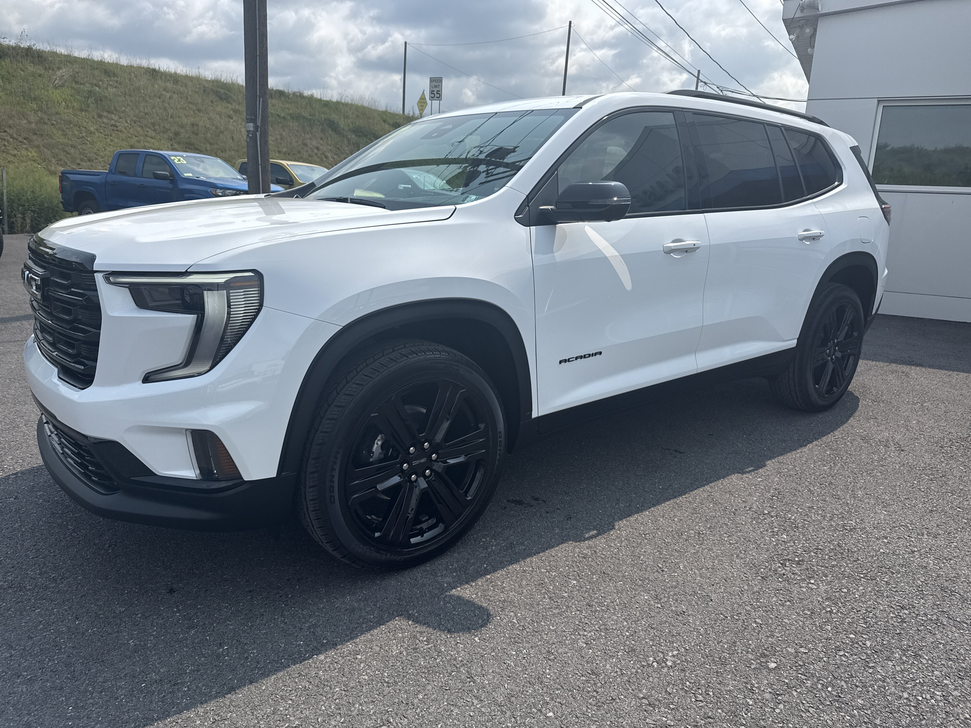 2027 GMC Acadia Elevation