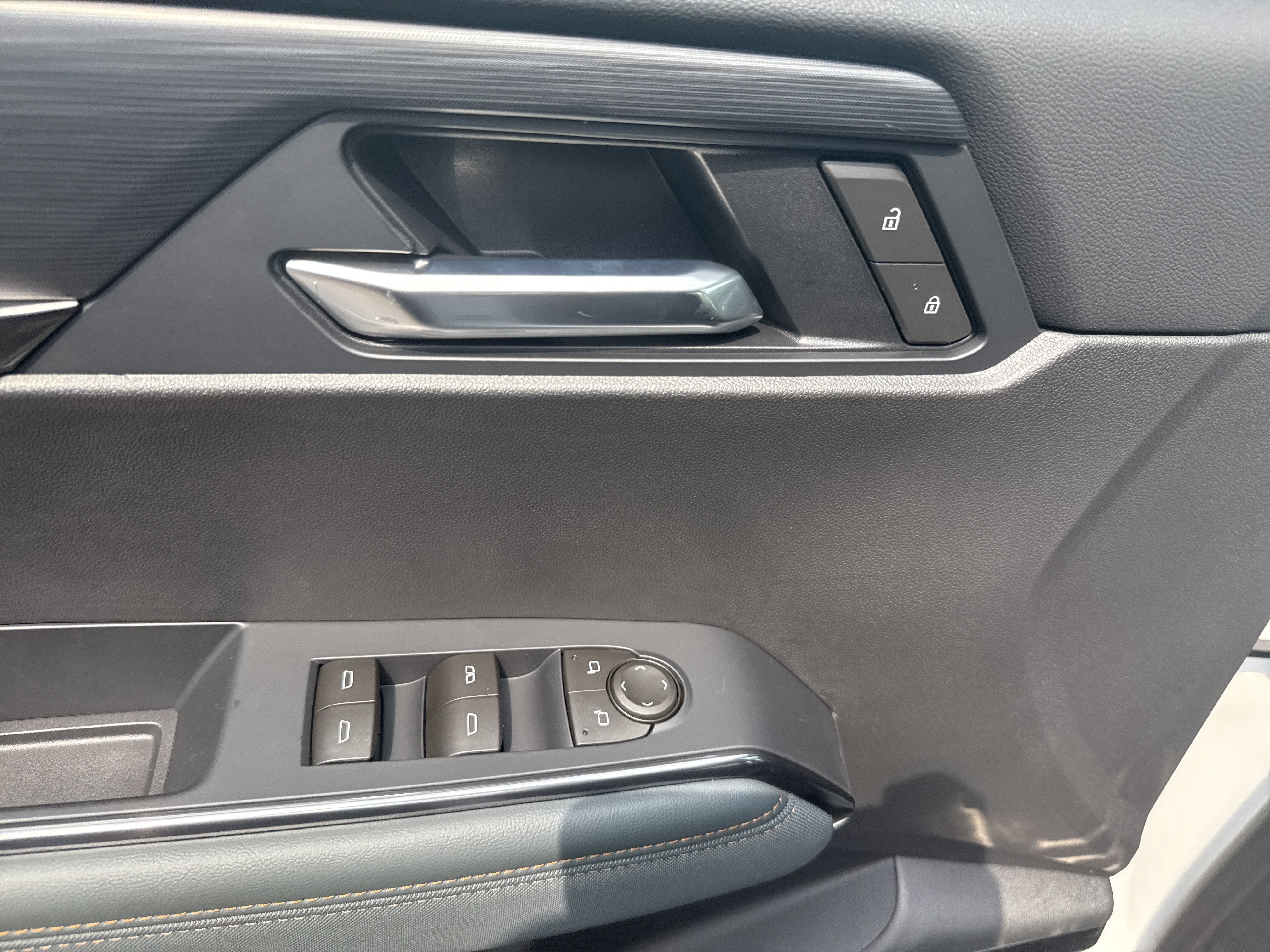 2027 GMC Acadia AT4 - Photo 16