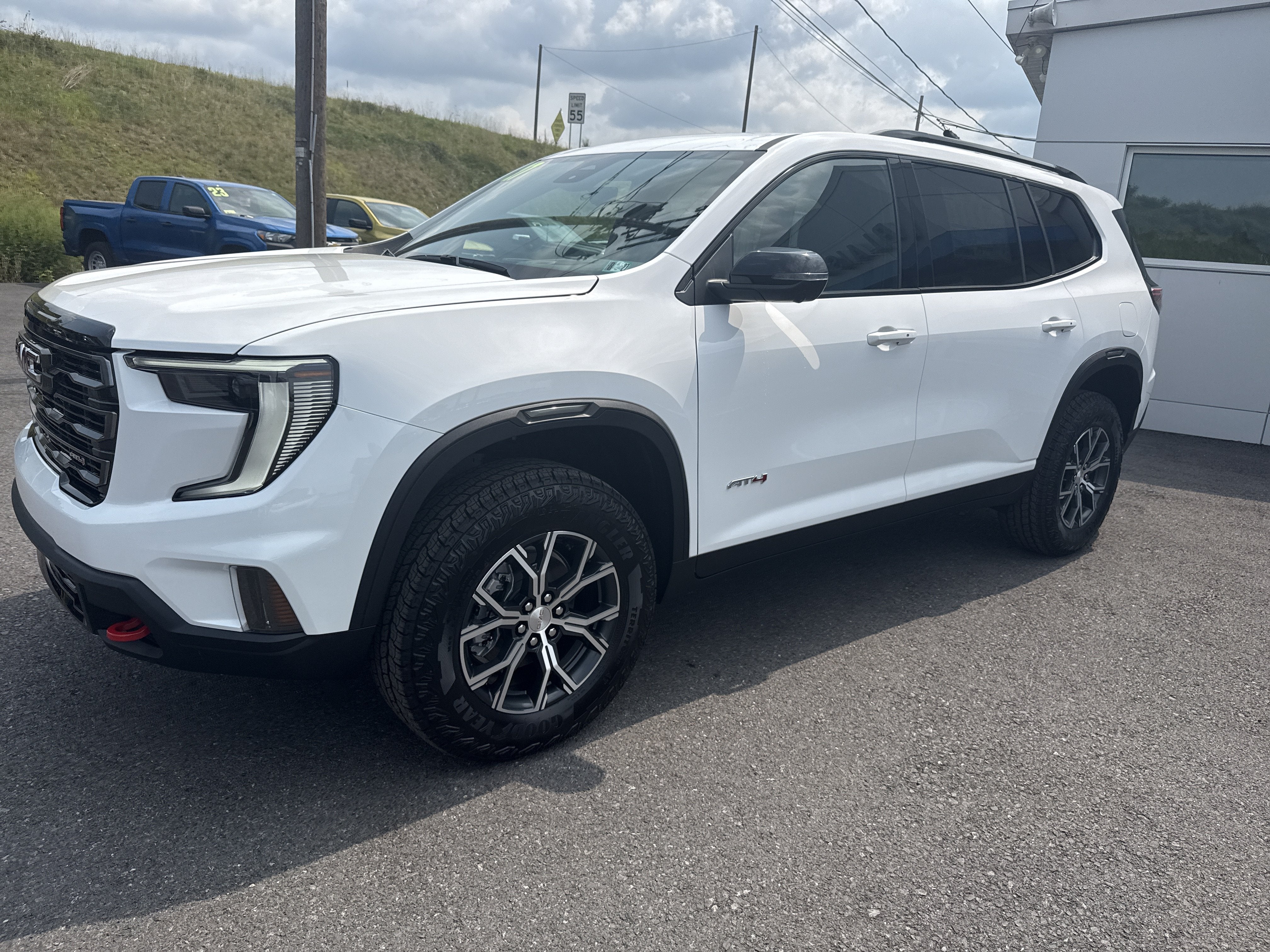 2027 GMC Acadia AT4 - Photo 7