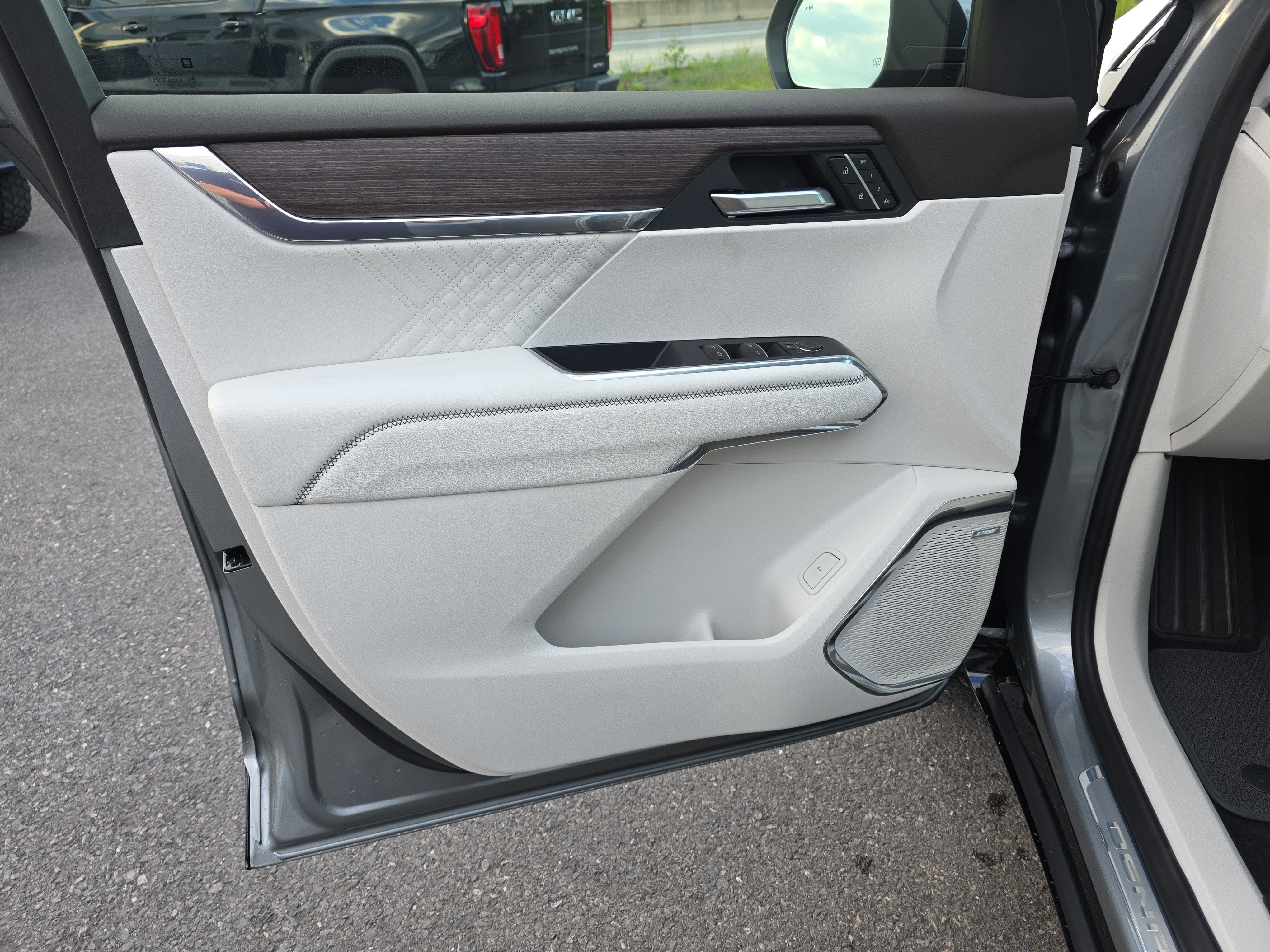 2027 GMC Acadia Denali