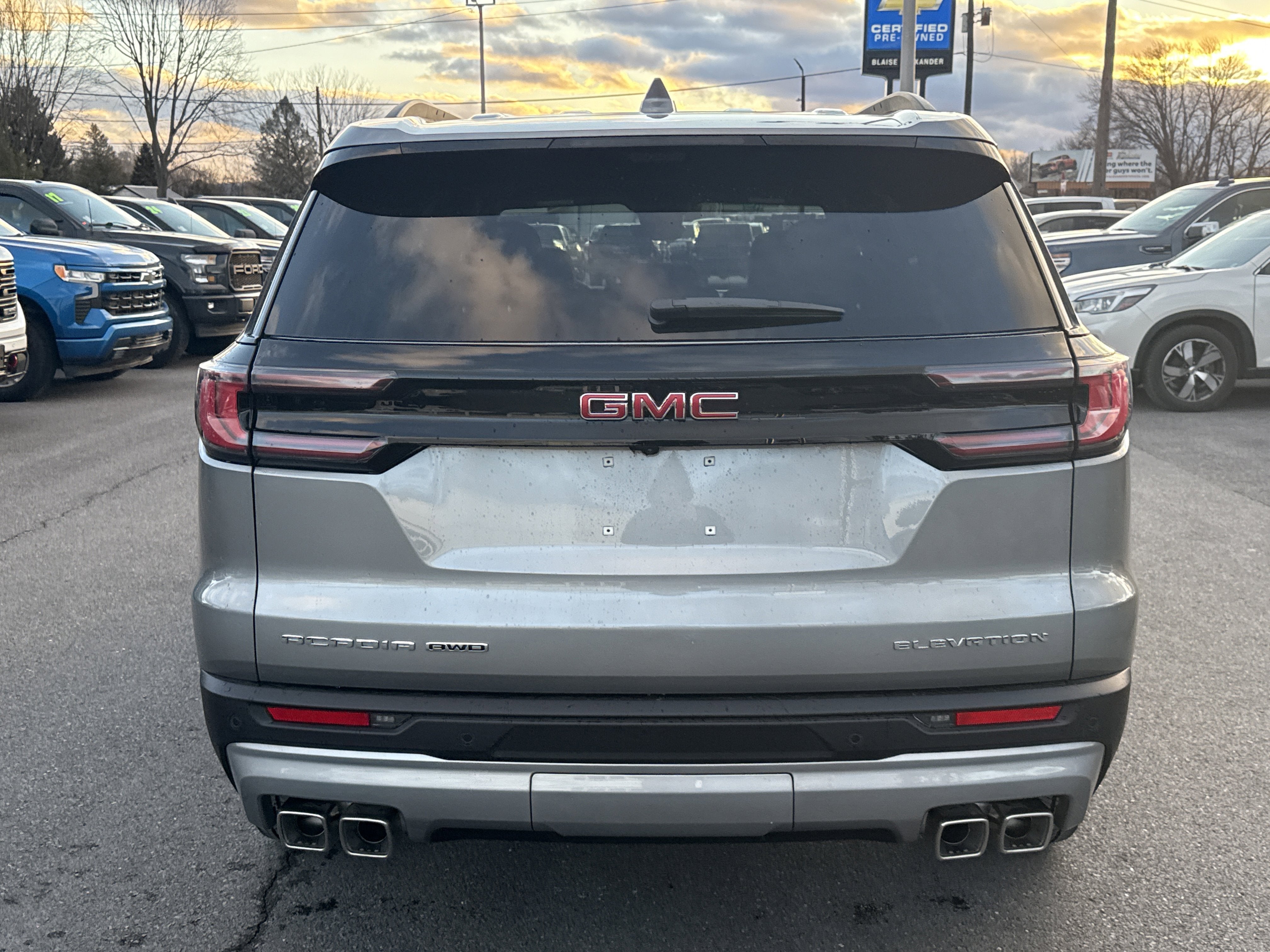 2026 GMC Acadia Elevation