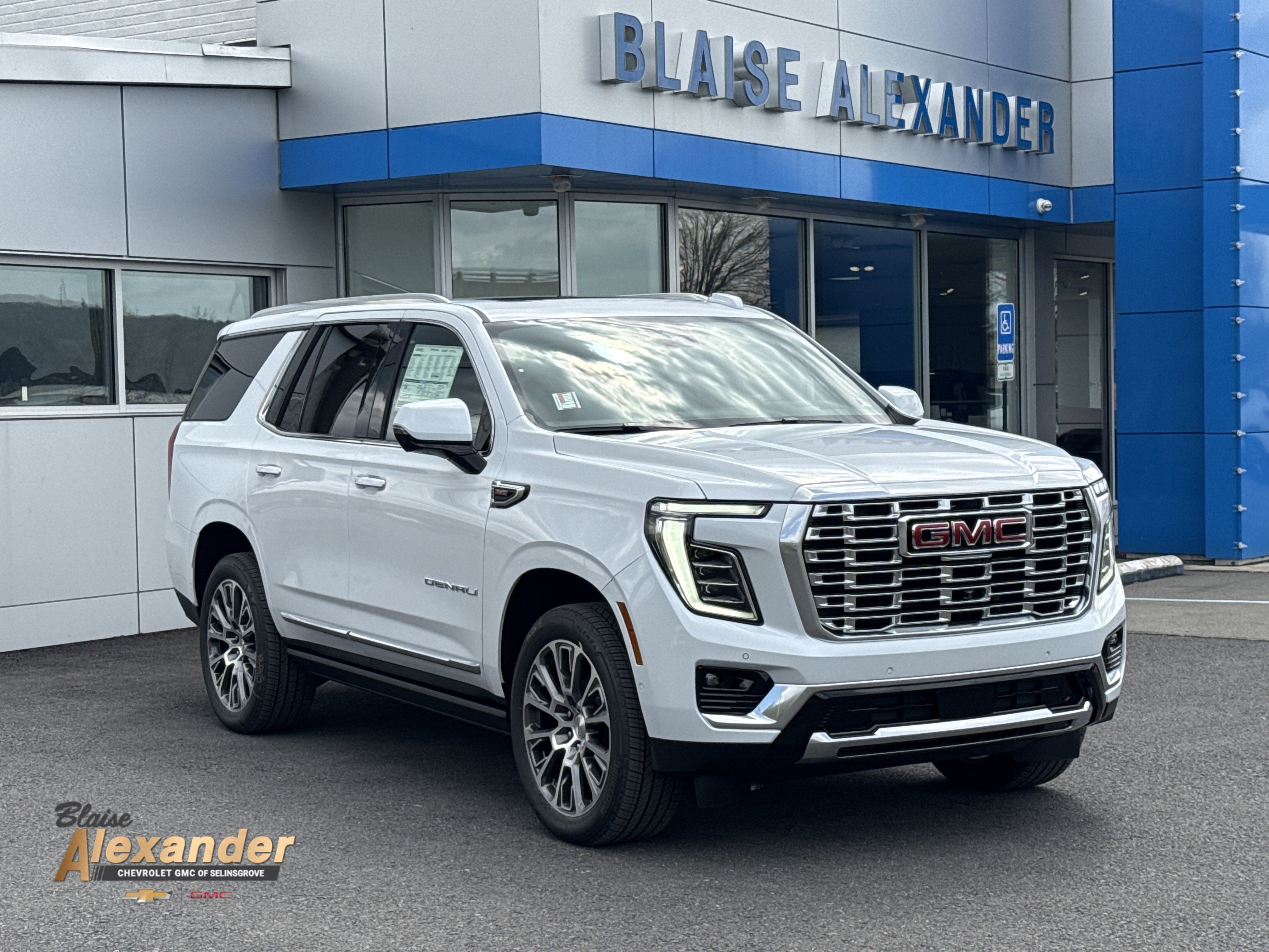 2026 GMC Yukon 4WD Denali's photo