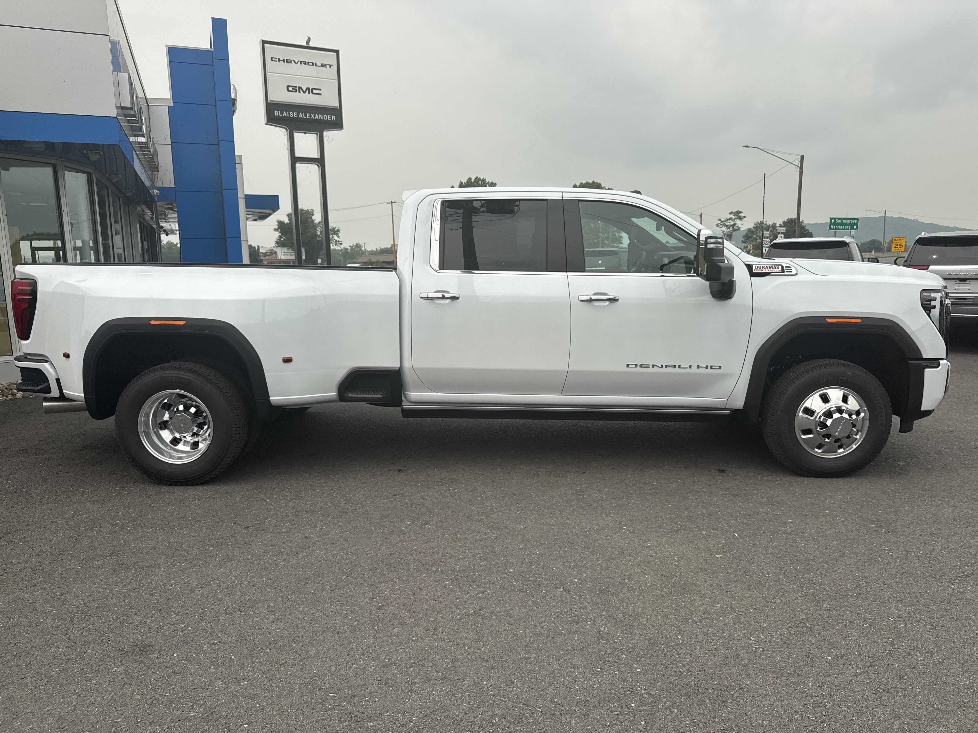 2026 GMC Sierra 3500 HD Denali DRW